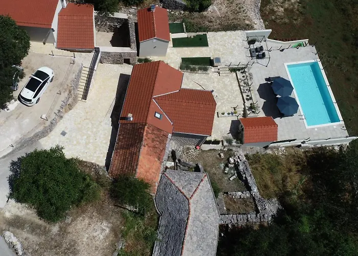 Edvard * Poljica (Makarska)